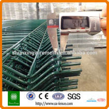 China Fábrica RAL6005 Verde plástico revestido Wire Esgrima soldado Wire Mesh Fencing